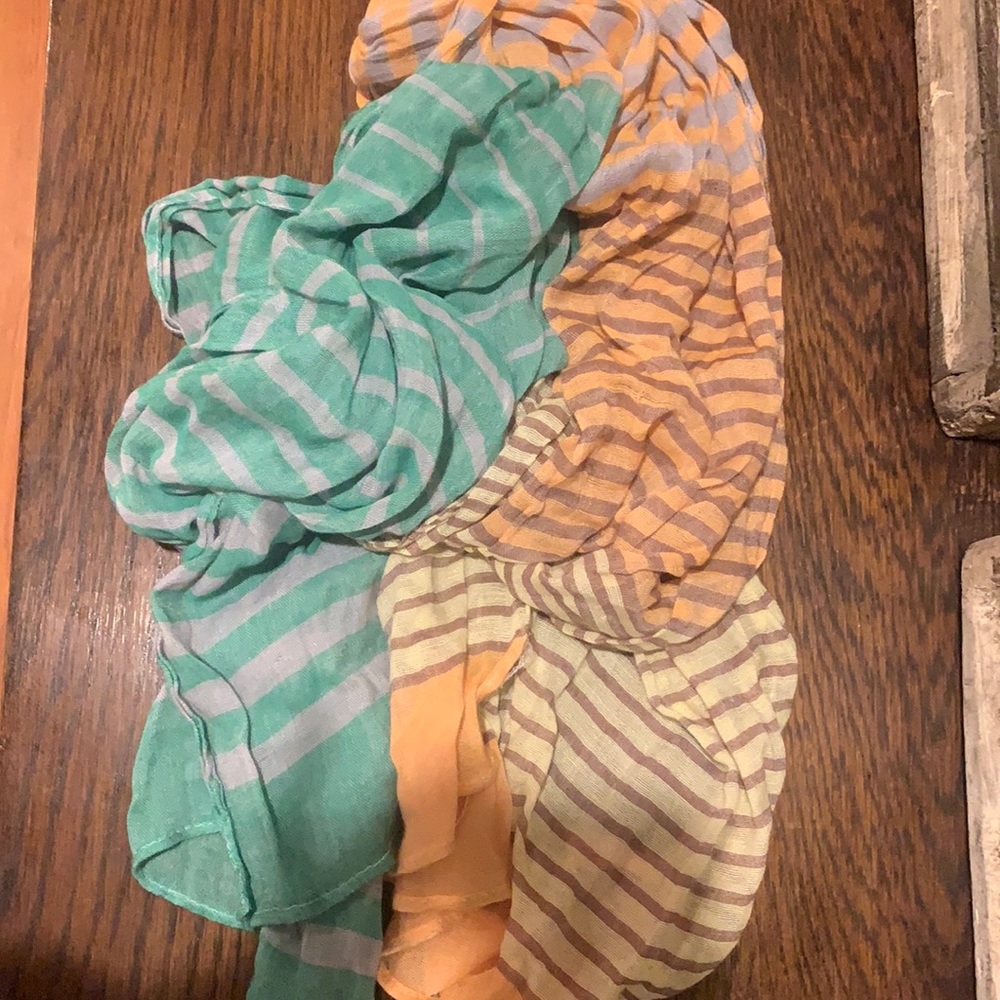 Scarf - Picture 1 of 3
